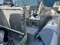 Thuyền bơm hơi cứng rao bán