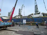 Tàu lạnh rao bán