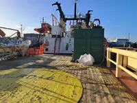 Tàu cung cấp rao bán