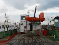 Tàu container rao bán