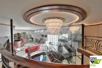 Tàu du lịch rao bán