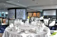 Tàu du lịch rao bán