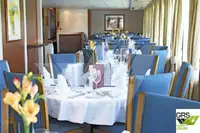 Tàu du lịch rao bán