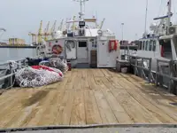 Tàu cung cấp rao bán