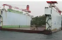 Bến tàu nổi rao bán