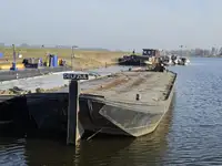 Xà lan rao bán