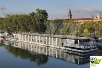 Tàu du lịch rao bán