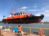 Tàu khảo sát rao bán