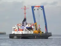 Thuyền lao động rao bán