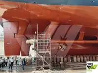 Tàu du lịch rao bán