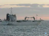 Tàu lạnh rao bán