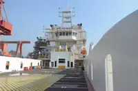 Tàu cung cấp rao bán