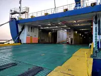 Tàu lạnh rao bán