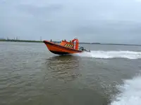 Thuyền bơm hơi cứng rao bán