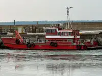 Thuyền lao động rao bán