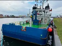 Tàu cung cấp rao bán