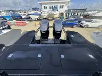 Thuyền bơm hơi cứng rao bán