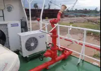 Tàu container rao bán