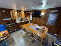 Tàu container rao bán