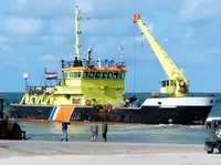 Tàu cung cấp rao bán