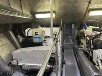 Thuyền hoa tiêu rao bán