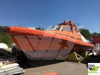 Thuyền lao động rao bán