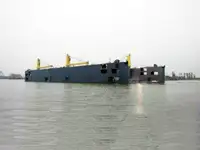 Bến tàu nổi rao bán